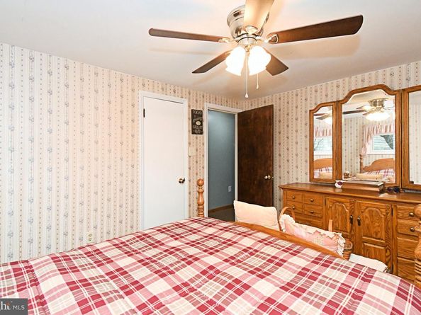 532 Sherwood Lane, Hatboro PA 19040