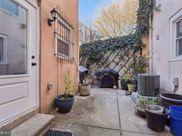 908 N Orianna Street, Philadelphia PA 19123