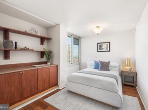 604 S Washington Square 2606, Philadelphia PA 19106