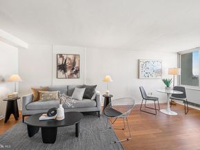 604 S Washington Square 2606, Philadelphia PA 19106