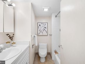 604 S Washington Square 2606, Philadelphia PA 19106