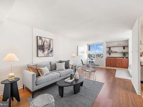 604 S Washington Square 2606, Philadelphia PA 19106