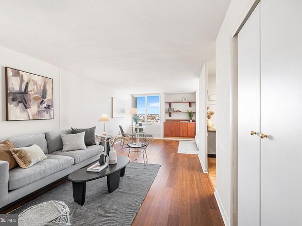 604 S Washington Square 2606, Philadelphia PA 19106