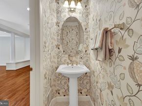 7749 Legere Court 42, Mclean VA 22102