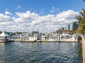 525 SW Water Street SW 404, Washington DC 20024