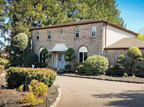 560 Lower Holland Road, Holland PA 18966