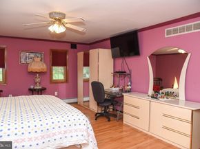 560 Lower Holland Road, Holland PA 18966