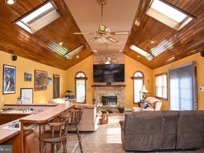 560 Lower Holland Road, Holland PA 18966