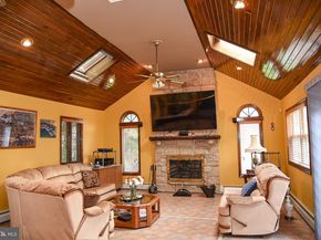 560 Lower Holland Road, Holland PA 18966