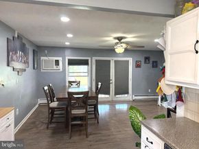 25 Goldengate Road, Levittown PA 19057