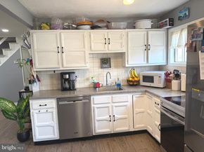 25 Goldengate Road, Levittown PA 19057