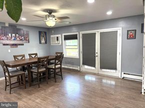 25 Goldengate Road, Levittown PA 19057