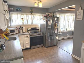 25 Goldengate Road, Levittown PA 19057