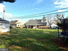 25 Goldengate Road, Levittown PA 19057