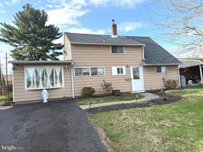 25 Goldengate Road, Levittown PA 19057