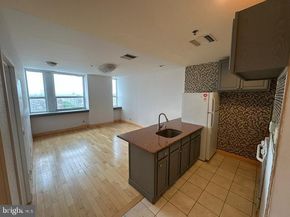 1100 Vine P306, Philadelphia PA 19107