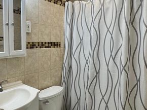 529 Avon St, Philadelphia PA 19116