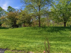 13 Rampart Drive, Chesterbrook PA 19087