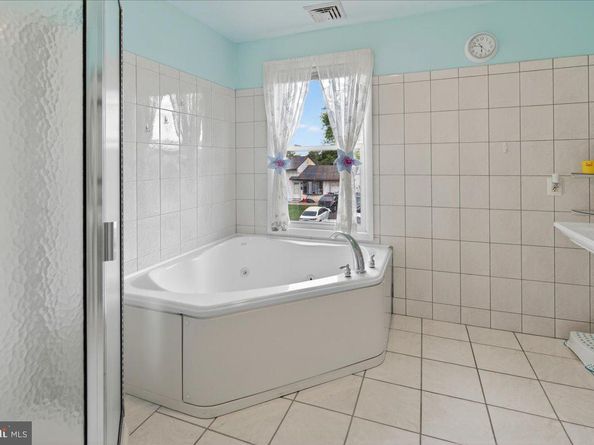 2928 Windsor Drive, Bensalem PA 19020