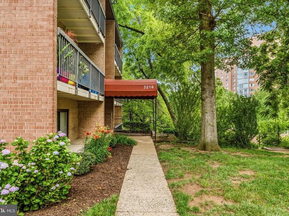 3210 S 28TH Street 404, Alexandria VA 22302
