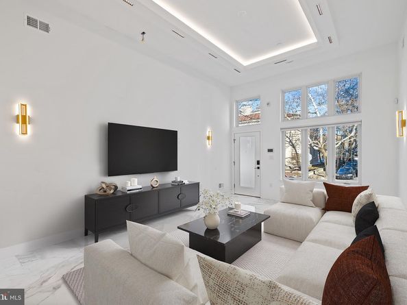 2130 Spring Street, Philadelphia PA 19103