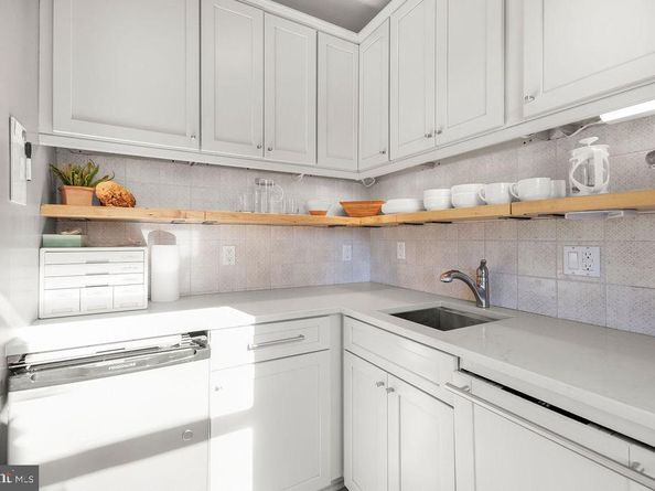 4000 Cathedral Avenue NW 218B, Washington DC 20016