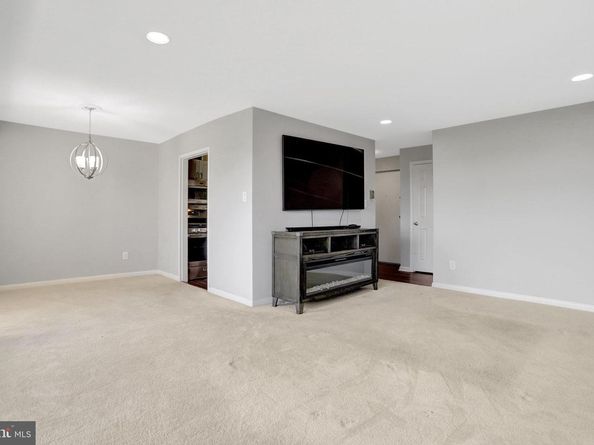 6001 Arlington Boulevard 821, Falls Church VA 22044