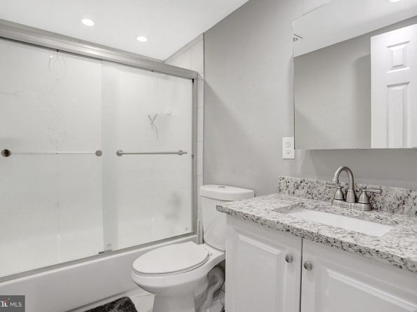 6001 Arlington Boulevard 821, Falls Church VA 22044