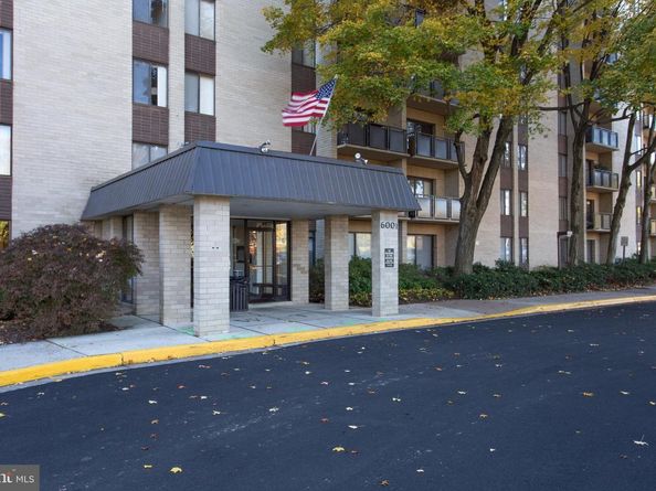 6001 Arlington Boulevard 821, Falls Church VA 22044