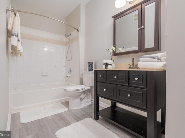 4850 Eisenhower Avenue 203, Alexandria VA 22304