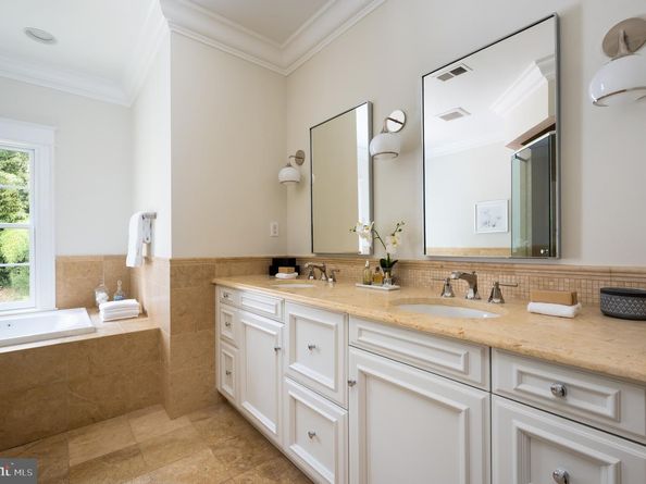 2913 University Terrace NW, Washington DC 20016