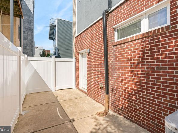 924 N 27TH Street, Philadelphia PA 19130