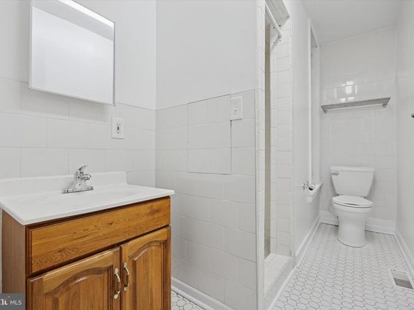 236 Buckingham Place, Philadelphia PA 19104
