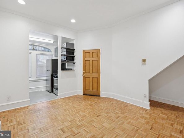 236 Buckingham Place, Philadelphia PA 19104
