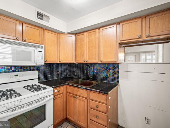 2822 S Smedley Street, Philadelphia PA 19145
