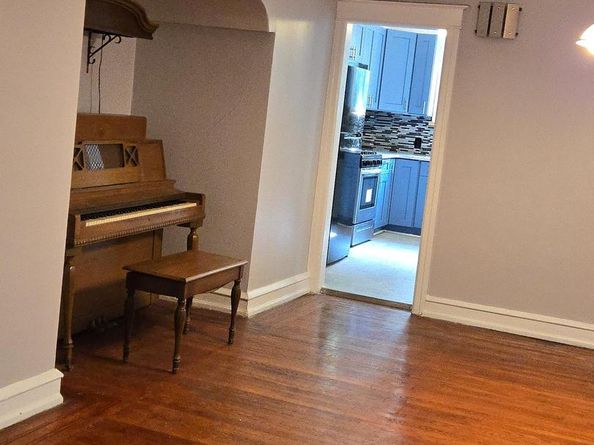 8237 Brookside Road, Elkins Park PA 19027