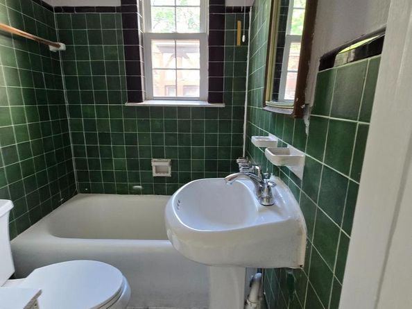 8237 Brookside Road, Elkins Park PA 19027