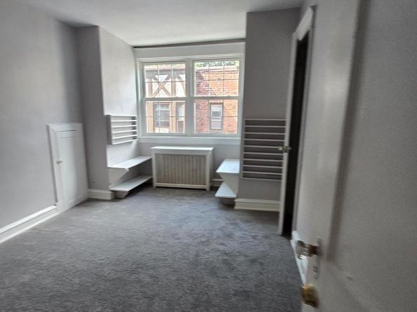 8237 Brookside Road, Elkins Park PA 19027