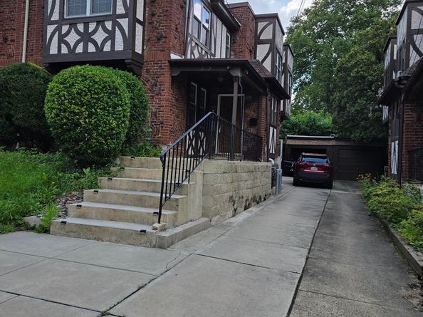 8237 Brookside Road, Elkins Park PA 19027