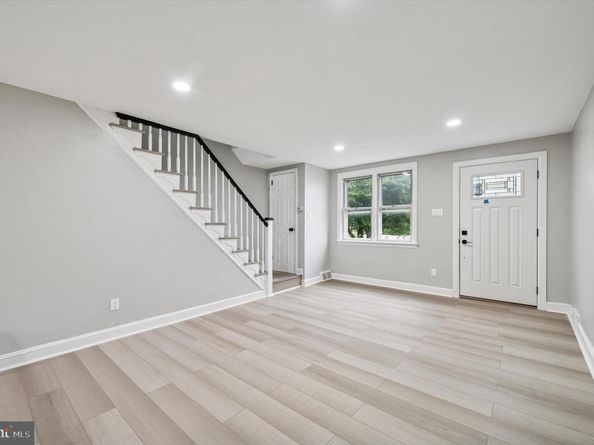 1074 Cedarwood Road, Glenolden PA 19036