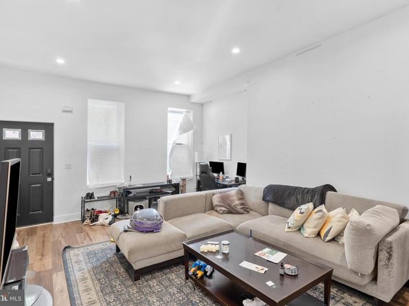 952 N 5TH Street, Philadelphia PA 19123