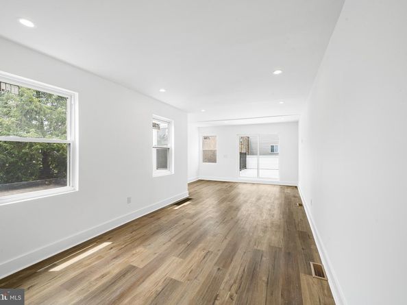 952 N 5TH Street, Philadelphia PA 19123