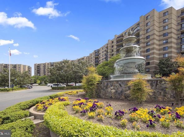 8340 Greensboro Drive 1014, Mclean VA 22102