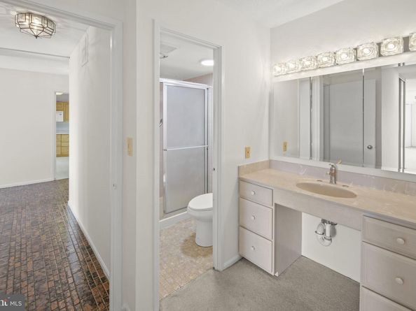 8340 Greensboro Drive 1014, Mclean VA 22102