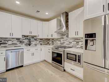 728 S 10TH Street