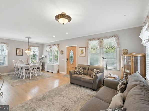 8301 Cadwalader Avenue, Elkins Park PA 19027