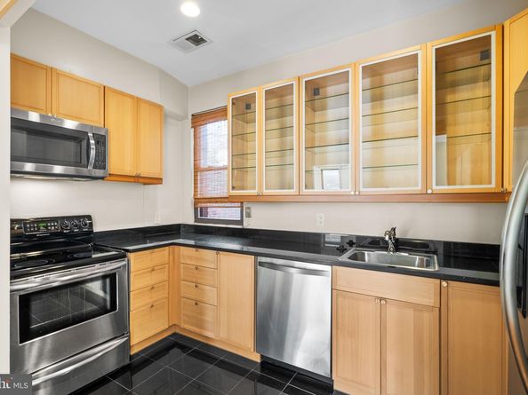 1318 35TH Street NW 7, Washington DC 20007