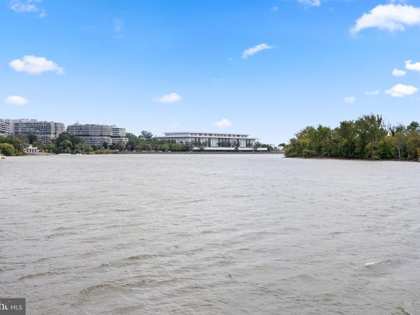 1318 35TH Street NW 7, Washington DC 20007