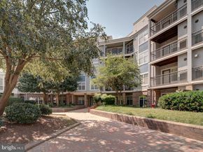 5565 Seminary Road 214, Falls Church VA 22041