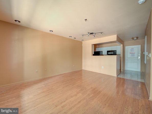 5565 Seminary Road 214, Falls Church VA 22041